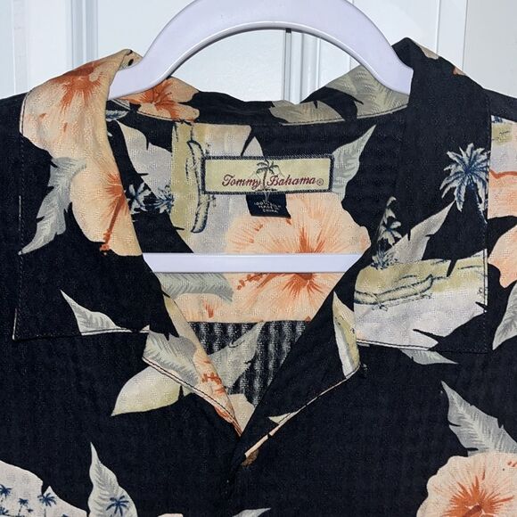 Men's Tommy Bahama 100% Silk SS Button XL Black Aloha Luau Shirt Hawaiian 🌺 - Picture 2 of 4